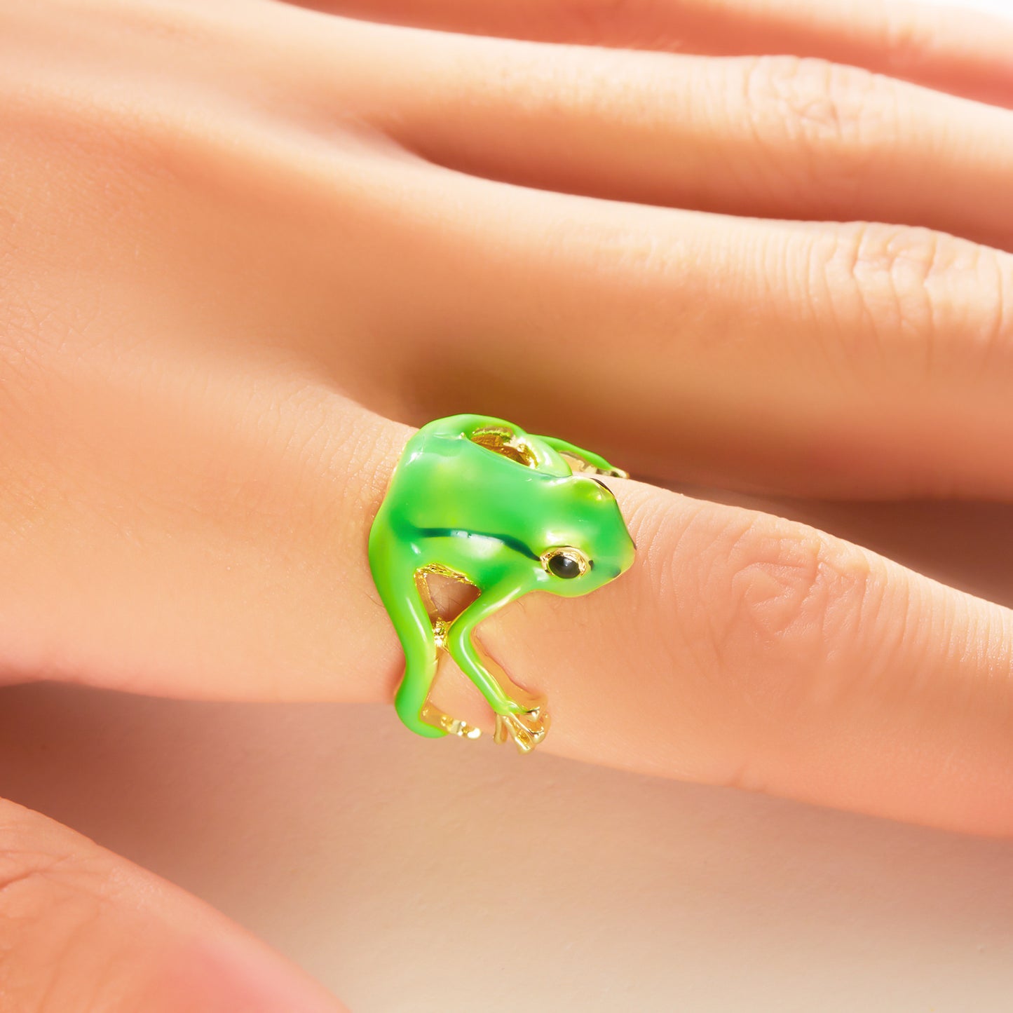 Unisex Whimsy: Green Funny Frog Ring with Special-Interest Design (Adjustable).