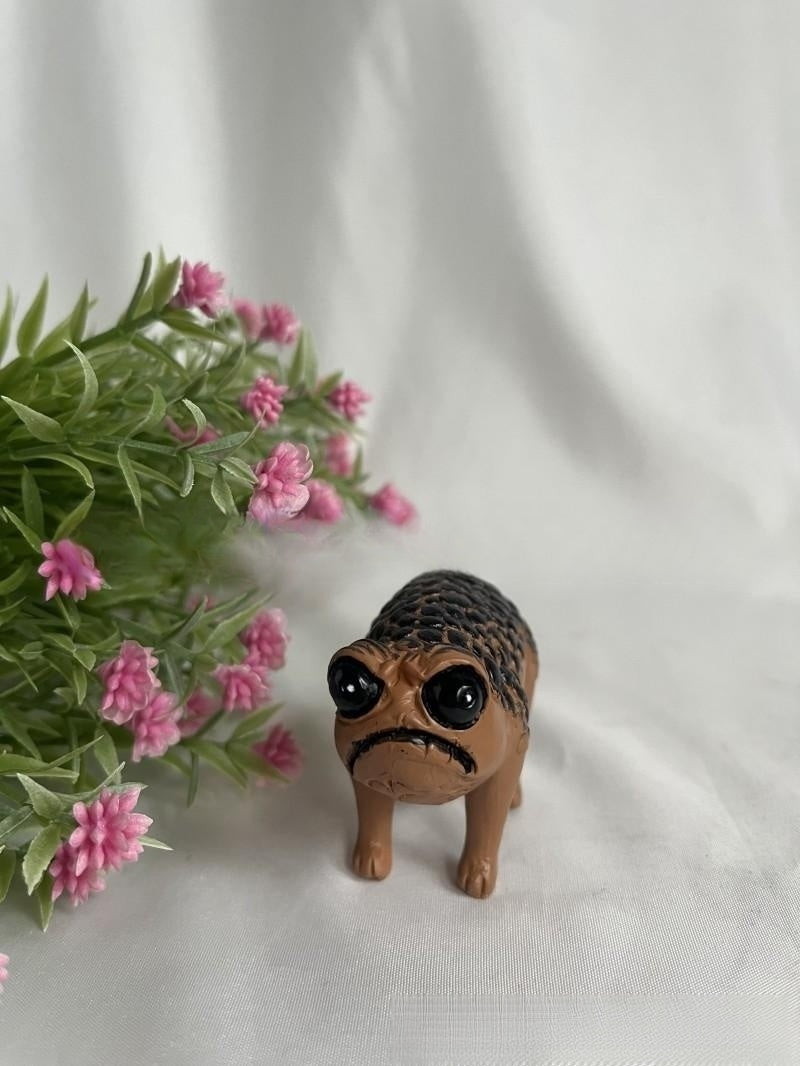 Chubby Charm: Cartoon African Rain Frog Toad Statue Resin Ornament.