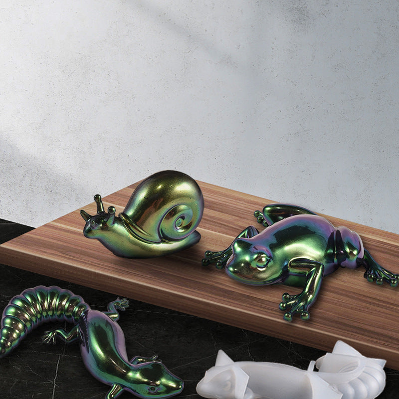 DIY Crafting: Modern Silicone Small Animal Mold for Frog, Lizard, and Snail Ornaments.