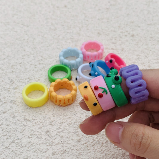 Simple Charm: Cute Little Frog Resin Ring in Pastoral Style (Female).