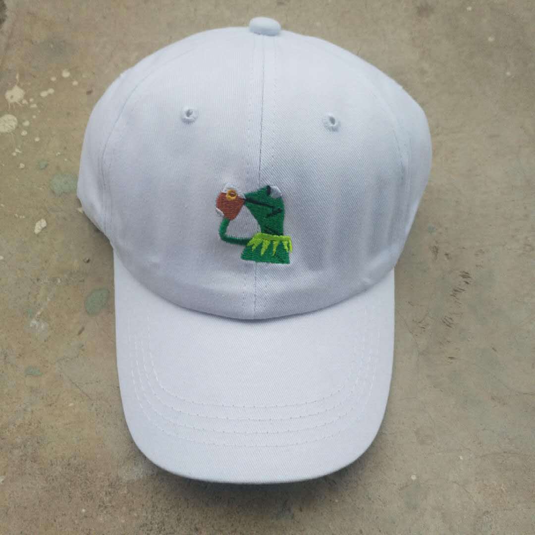All-Season Style: Adjustable Cartoon Frog Embroidered Baseball Hat with Curved Brim.