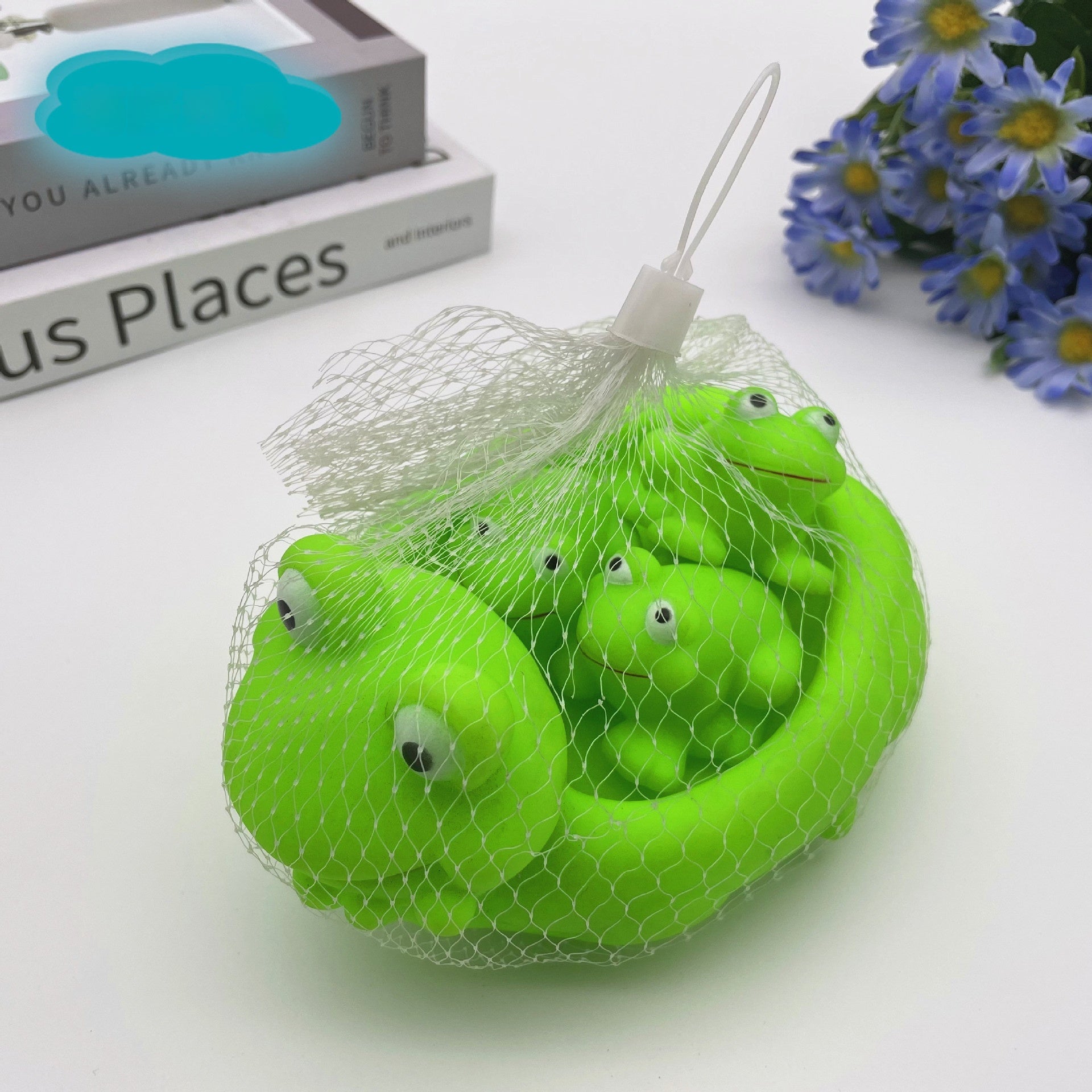 Bath Time Fun: Cartoon Vinyl Mother Frog Net Pocket Squeezing Toy Set ($\mathbf{0-3}$ Years).