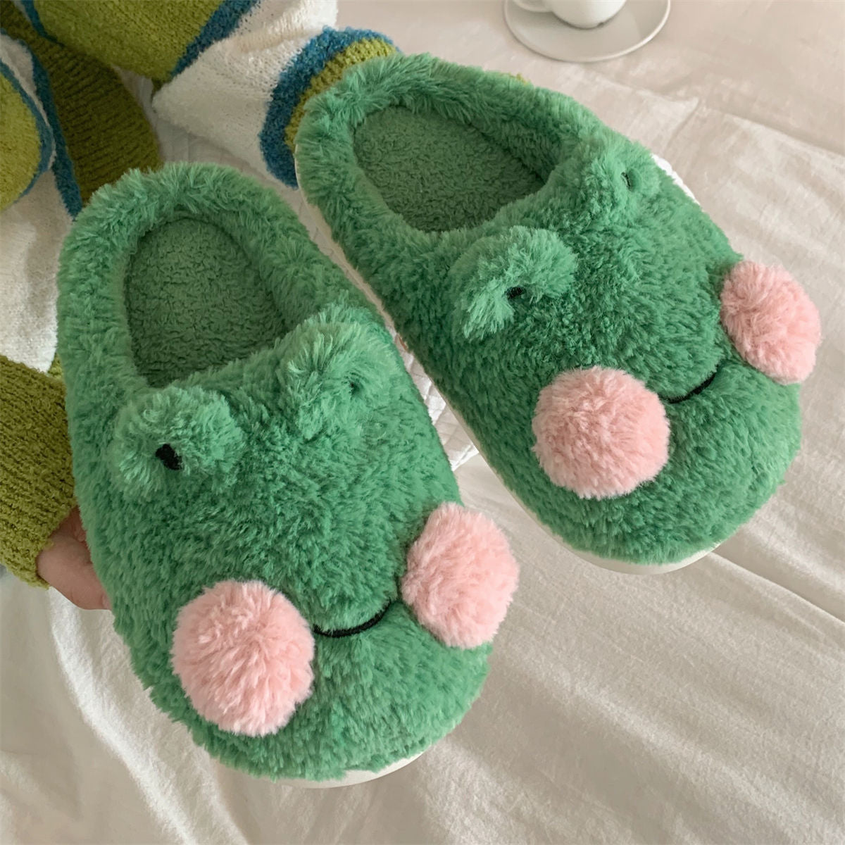 Cozy Steps: Women's Cute Cartoon Frog Slippers – Warm Plush for Indoor Comfort.