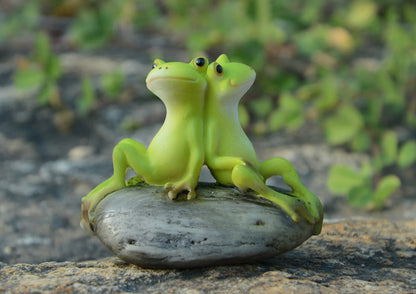 Rustic Charm: Creative Cute Little Turtle and Frog Resin Ornaments.