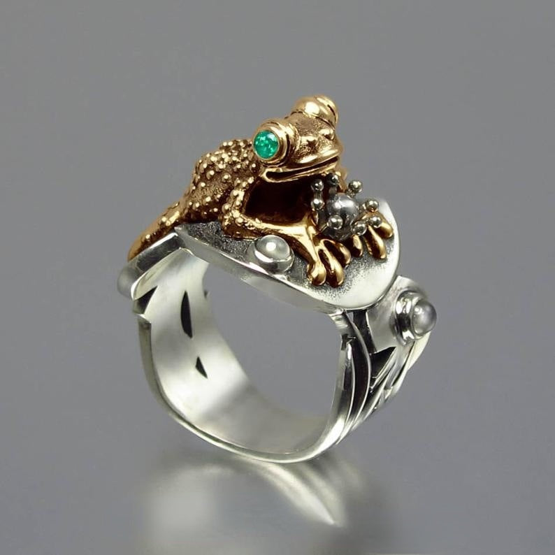 Two-Tone Frog Animal Ring – Natural Style Metal Ring (Sizes 5–11)