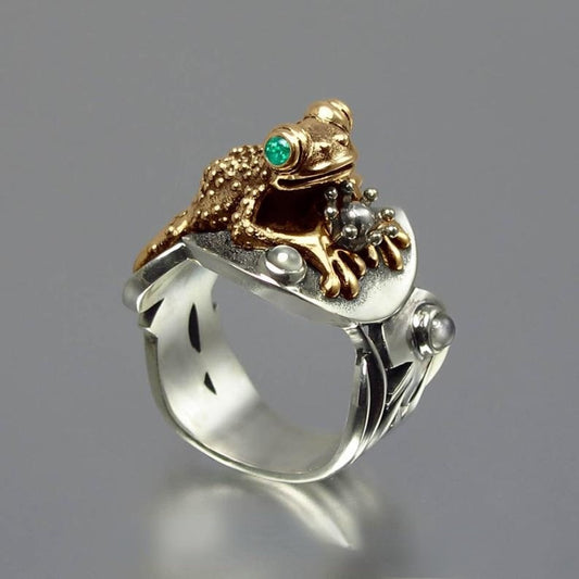 Natural Style: Two-Tone Metal Frog Animal Ring (Sizes $\mathbf{5-11}$).