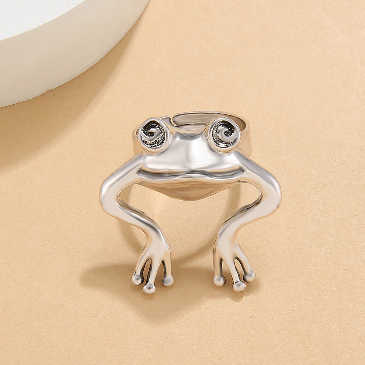 Edgy Accent: Distressed Frog Alloy Index Finger Ring (Electroplated Finish).