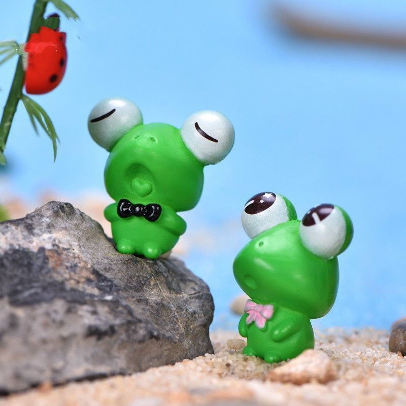Simple Chic: Cute Little Frog Animal Modeling Resin Ornament.