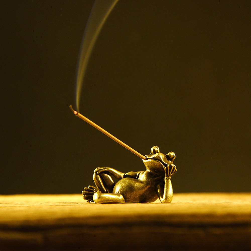 Timeless Charm: Retro Bronze Frog-Shaped Ornaments in Zinc Alloy (Pastoral Style).