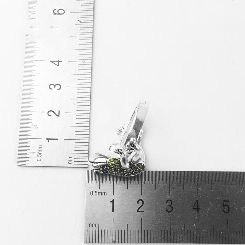 Bold Glamour: Female Personality Niche Design Exaggerated Frog Adjustable Ring (Silver).
