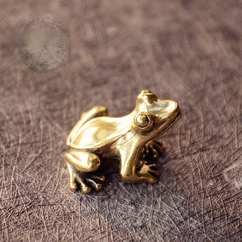 Ethnic Charm: Solid Brass Creative Frog Key Pendant and Desktop Tea Ornament.