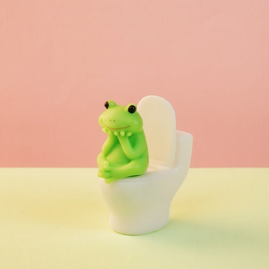 Bathroom Buddy Fun: Resin Toilet Pig & Frog Figurines for Car or Home Decor.