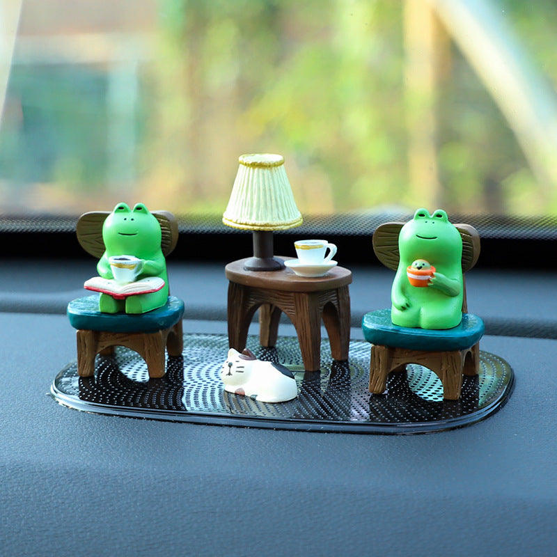 Roadside Charm: Cute Frog Animal Car Ornaments & Decorative Sets.