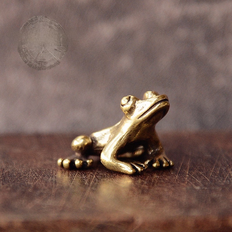 Ethnic Charm: Solid Brass Creative Frog Key Pendant and Desktop Tea Ornament.