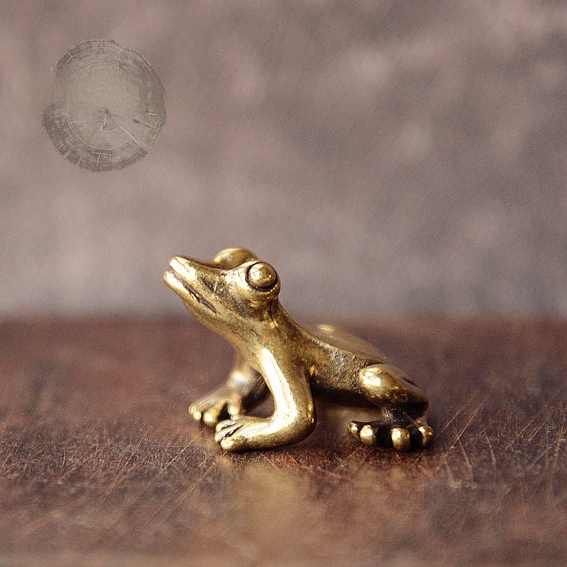 Ethnic Charm: Solid Brass Creative Frog Key Pendant and Desktop Tea Ornament.