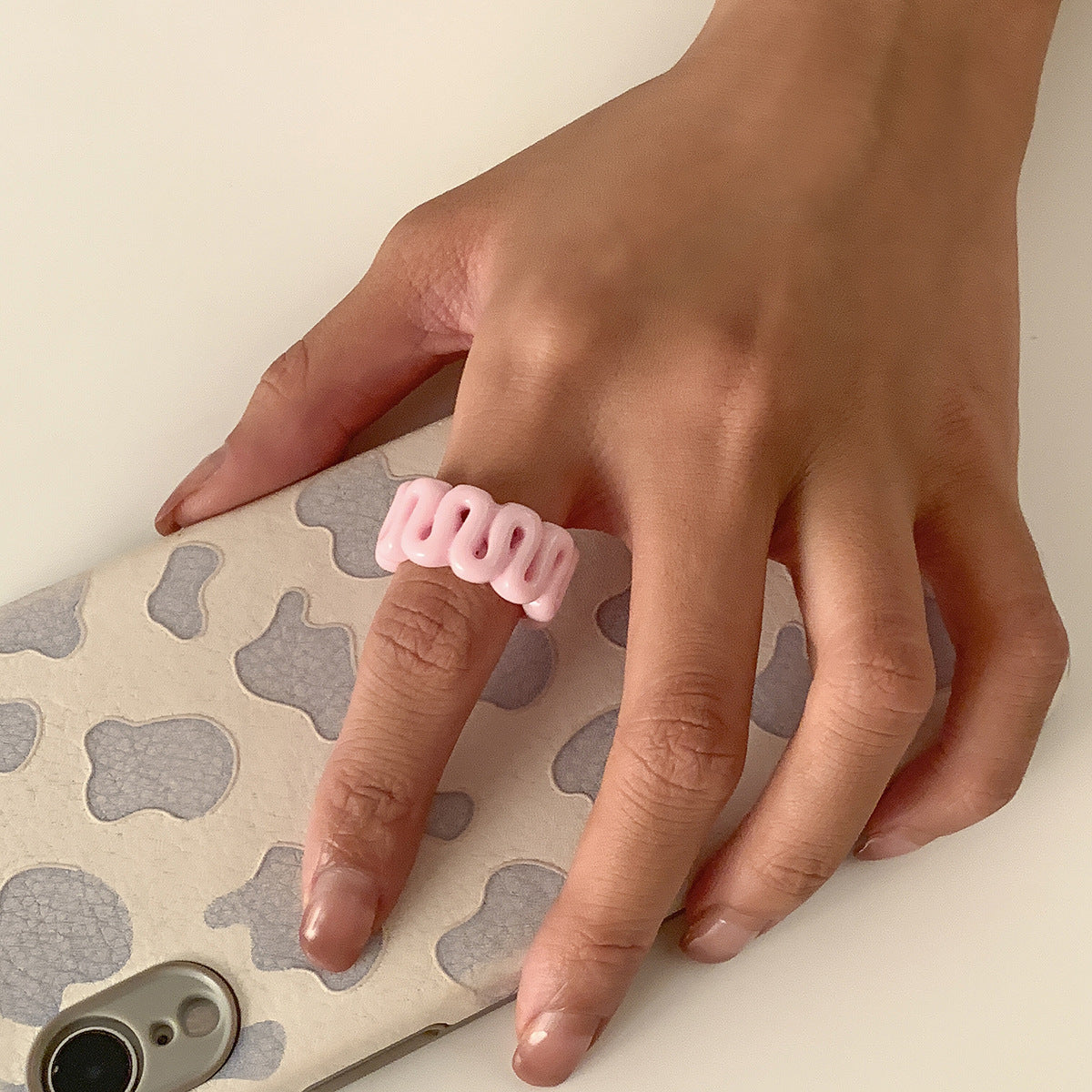 Macaron Pop: Simple Three-dimensional Frog Animal Resin Ring (Colorful Women's Style).