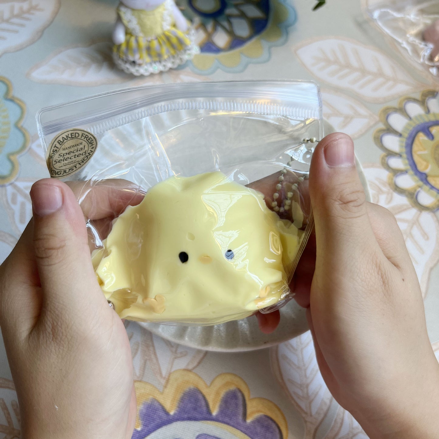 Sensory Squeeze: Edible Silicone Wings Chicken Decompression Toy for Grasping & Anxiety Relief.