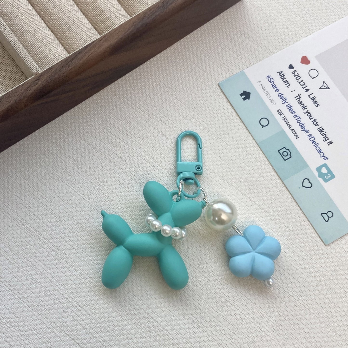 Pearl Balloon Dog Flower Keychain, Colorful Resin & Plastic Pendant