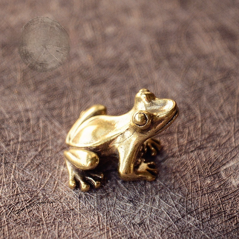Ethnic Charm: Solid Brass Creative Frog Key Pendant and Desktop Tea Ornament.