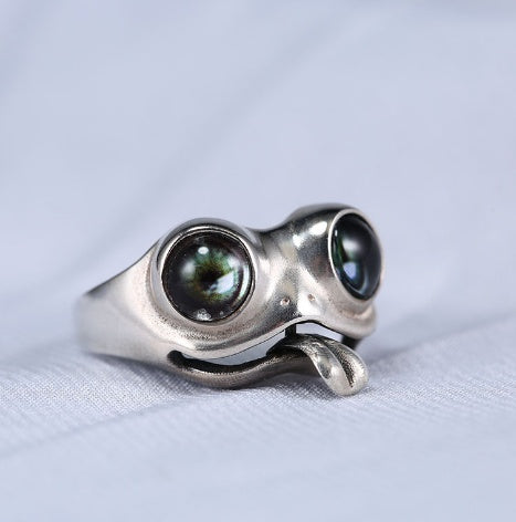 Striking Design: Adjustable Alloy Big Eyed Frog Animal Ring.