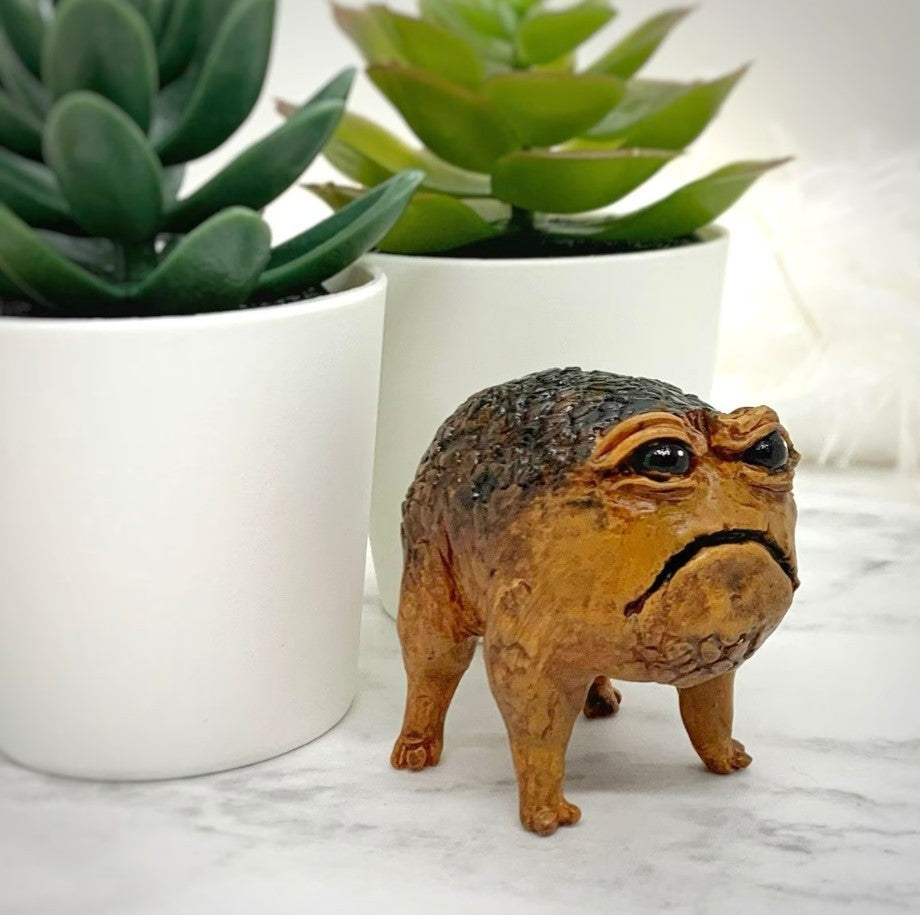 Chubby Charm: Cartoon African Rain Frog Toad Statue Resin Ornament.
