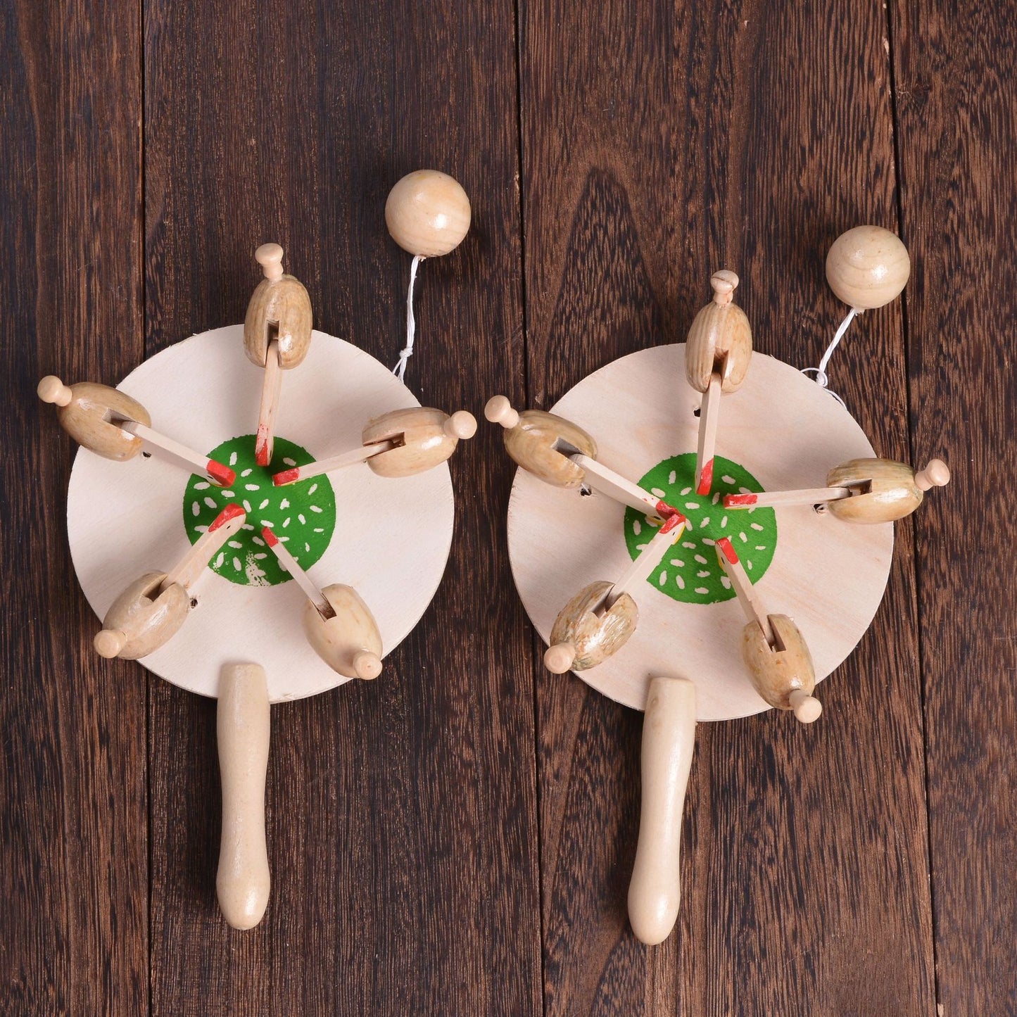 Heirloom Play: White Chicken Eats Rice Children's Toy Model (Camphor Wood, Semi-Manual).