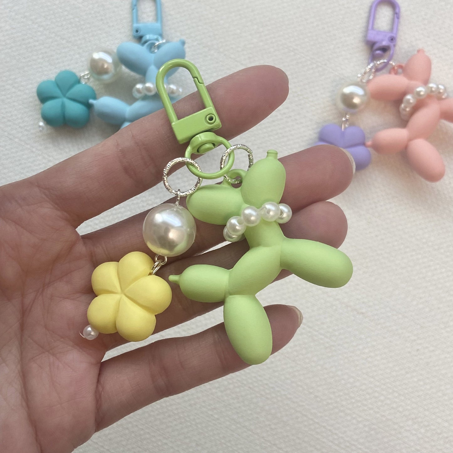 Pearl Balloon Dog Flower Keychain, Colorful Resin & Plastic Pendant